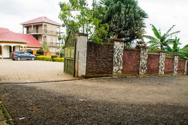 Rays Hotel Mbarara Экстерьер фото