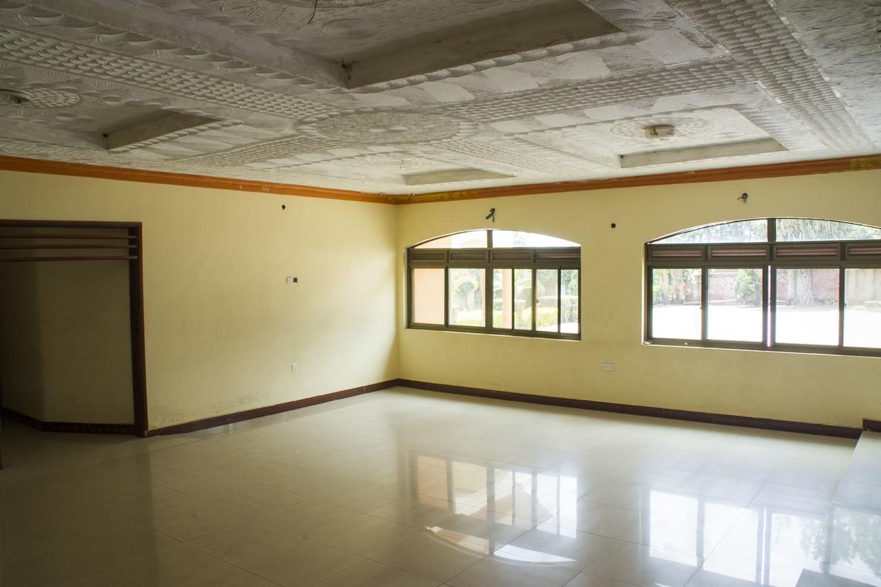 Rays Hotel Mbarara Экстерьер фото